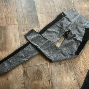 Scrunch butt ECHT leggings size small